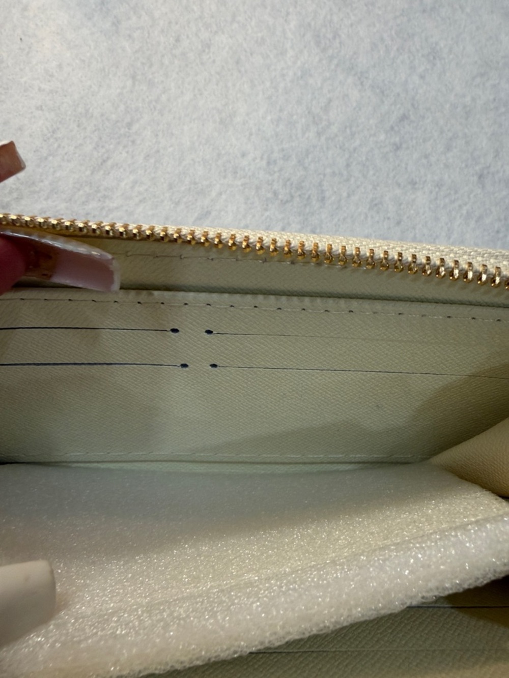 Lv Damier Azur double Zip Around Wallet - White/Gray - Picture 6 of 11